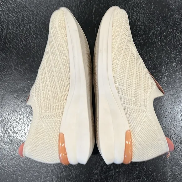 Modare by Ego Ultracomforto Women's Cream Slip-On Sneakers Size 7 NWOT