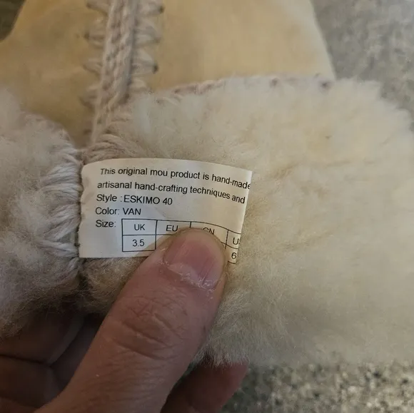 MOU Eskimo 40 boots size 6 vanilla color