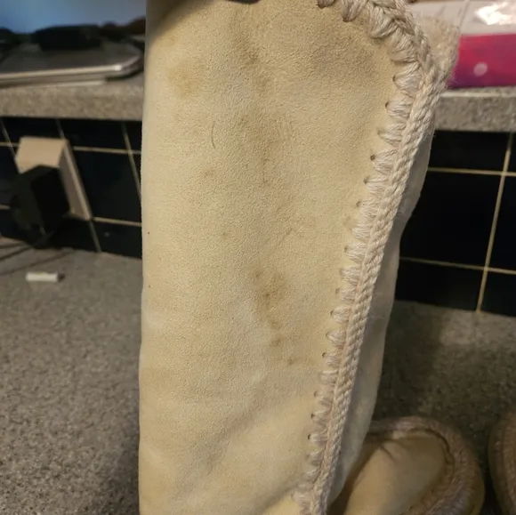 MOU Eskimo 40 boots size 6 vanilla color