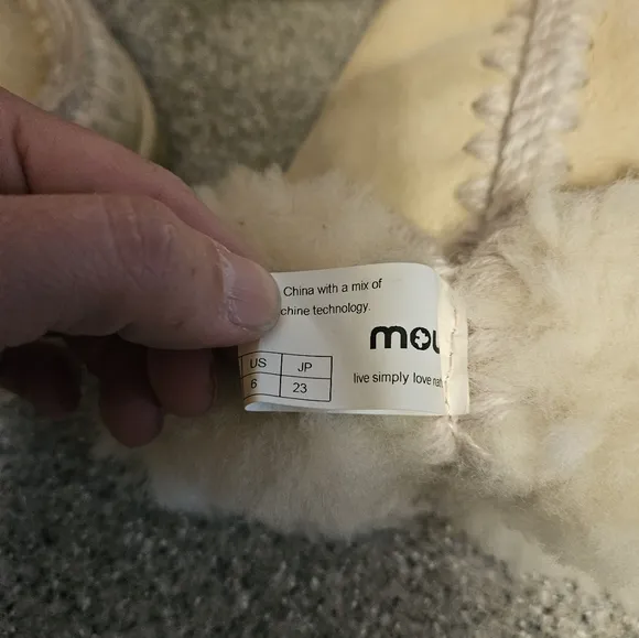 MOU Eskimo 40 boots size 6 vanilla color