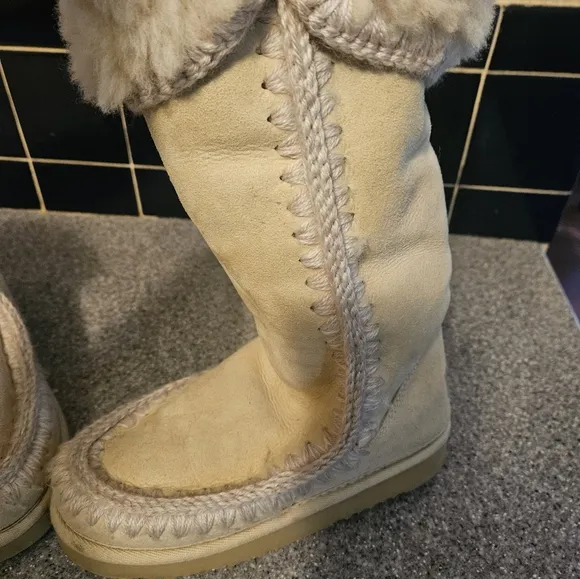 MOU Eskimo 40 boots size 6 vanilla color