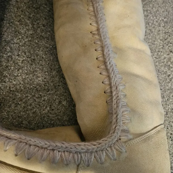 MOU Eskimo 40 boots size 6 vanilla color