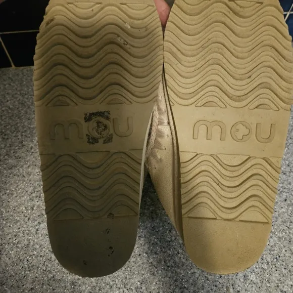 MOU Eskimo 40 boots size 6 vanilla color