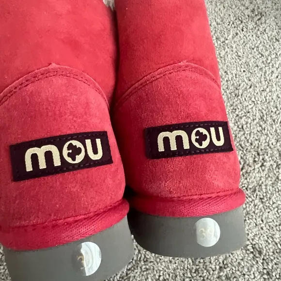 MOU Glacier Boots in red size 39