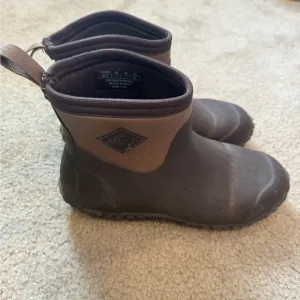 Muck boots