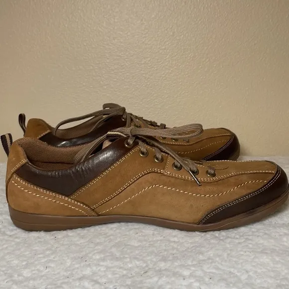MUCK Luks Cow Leather Sneakers Size 9