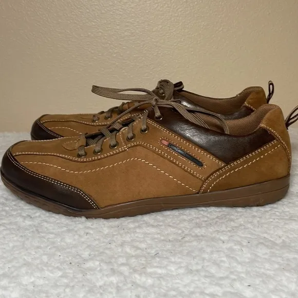 MUCK Luks Cow Leather Sneakers Size 9