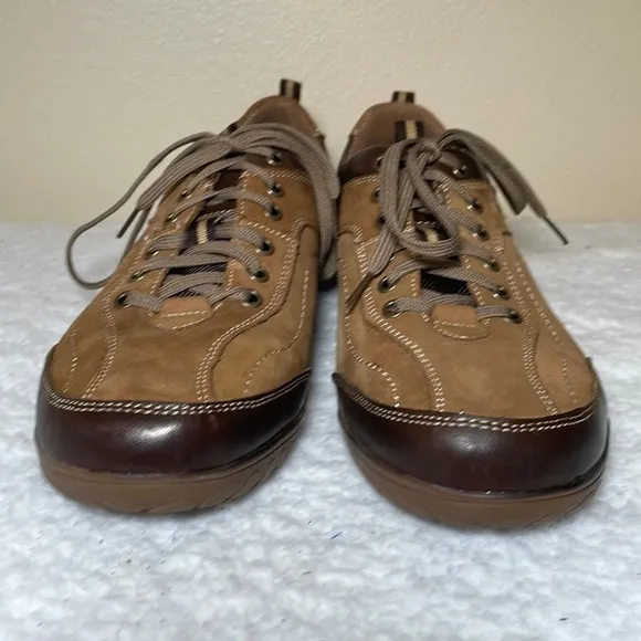 MUCK Luks Cow Leather Sneakers Size 9