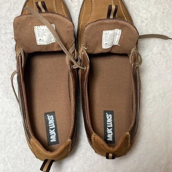 MUCK Luks Cow Leather Sneakers Size 9