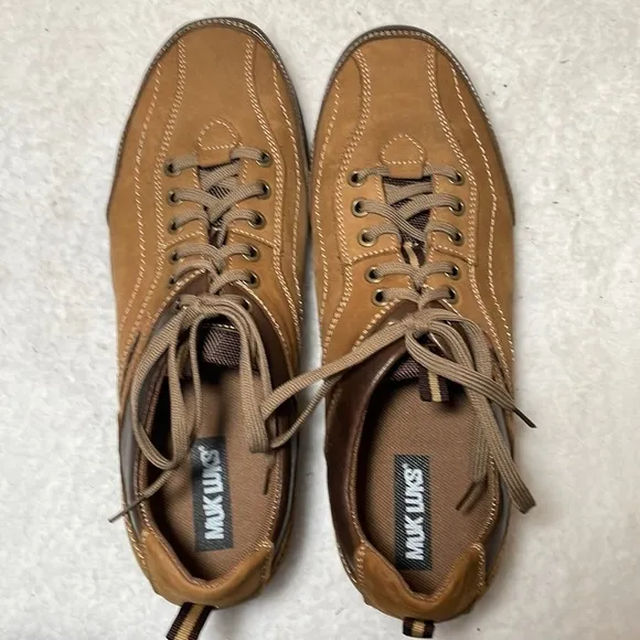 MUCK Luks Cow Leather Sneakers Size 9