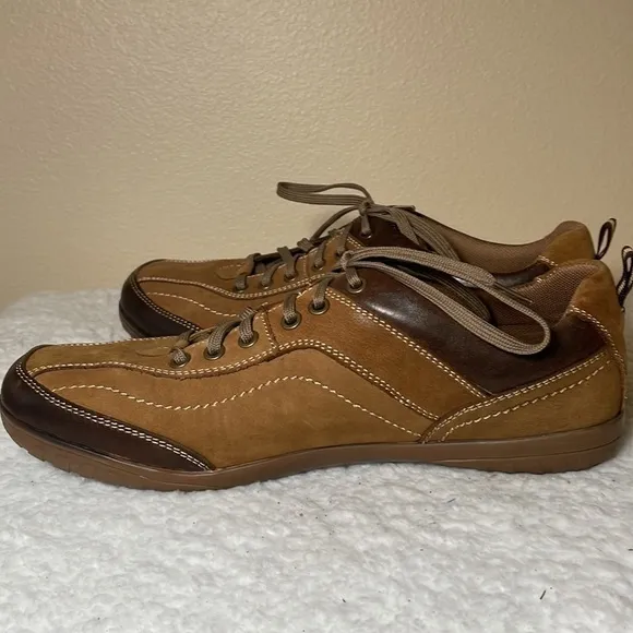 MUCK Luks Cow Leather Sneakers Size 9