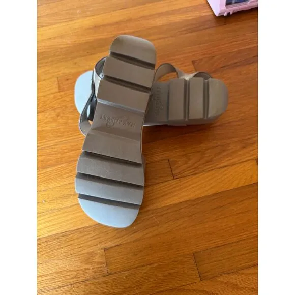 Naked Feet Wedge Samdals‎