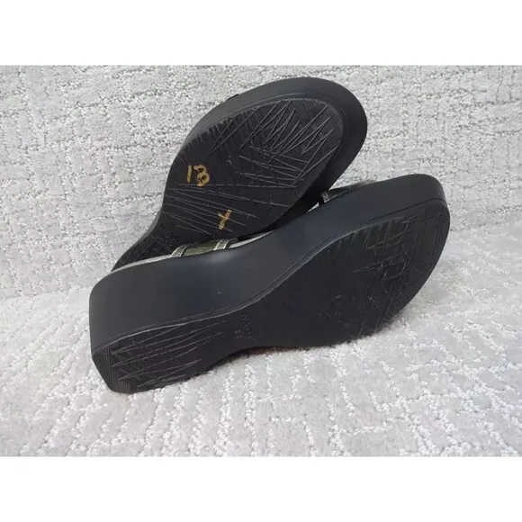 Naot Footwear Women's Size 38 EU 7 US Antique Gold Leather Slides Wedge Sandals