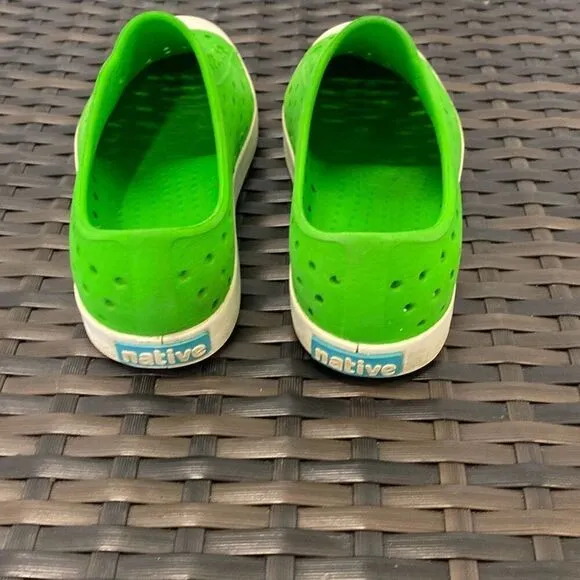 Native Jefferson shoes, junior size 1￼