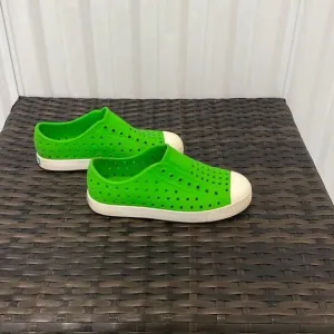 Native Jefferson shoes, junior size 1￼