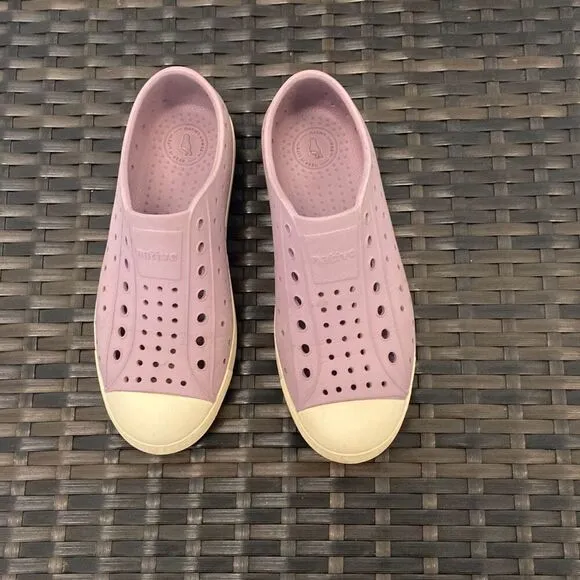 Native Jeffersons shoes, kid size junior 2