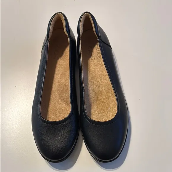 Naturalizer, size US 9M , (25cm) Black Leather Women's Flats , for woman