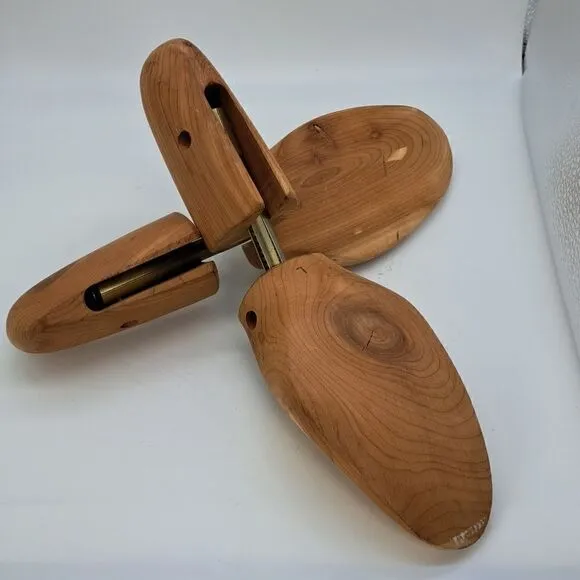 Neiman Marcus Elite Pair of Rochester Cedar Wood Shoe Trees Golf Boot Athletic L