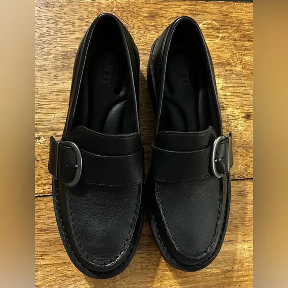 Never worn Women's Contessa 6.5M Black Loafers
