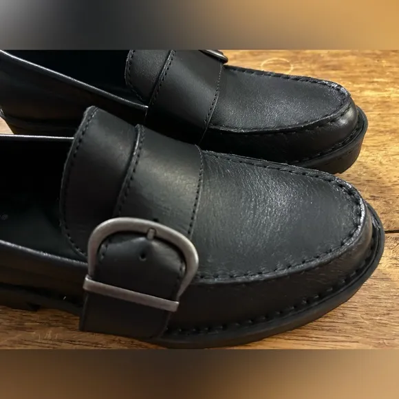 Never worn Women's Contessa 6.5M Black Loafers