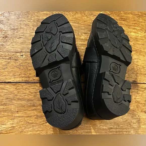 Never worn Women's Contessa 6.5M Black Loafers