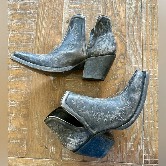 NEW Ariat Black Ankle Boots, Size 10