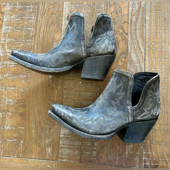 NEW Ariat Black Ankle Boots, Size 10