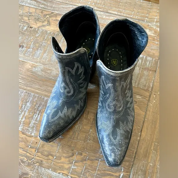 NEW Ariat Black Ankle Boots, Size 10