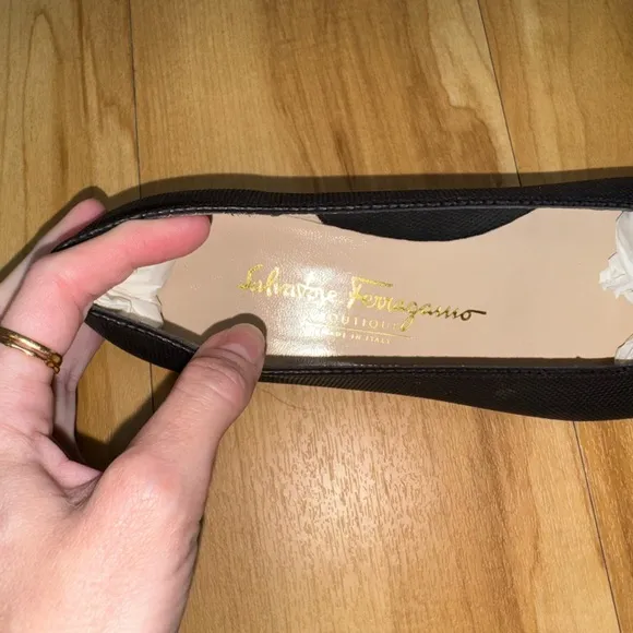 NEW Authentic Salvatore Ferragamo Womens Black Leather Ballet Flats Size 7