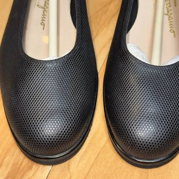 NEW Authentic Salvatore Ferragamo Womens Black Leather Ballet Flats Size 7