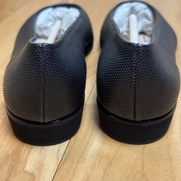 NEW Authentic Salvatore Ferragamo Womens Black Leather Ballet Flats Size 7