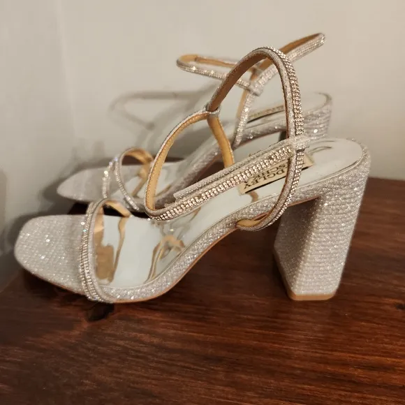 New Badgley Mischka Rebekah Firey Platinum Silver Block Heels Size 9