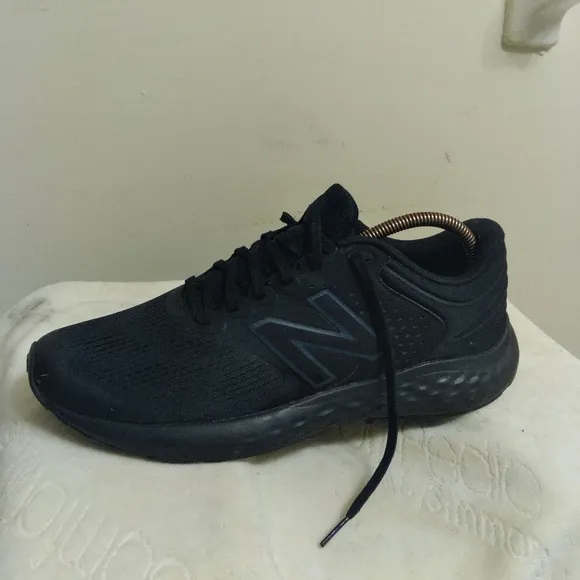 New Balance 520 Men's Black Running Shoes Sz 11