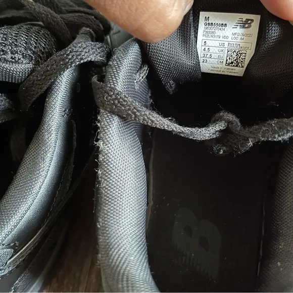 New balance 550 black gray sneakers shoes youth or men’s 5 6.5 women’s