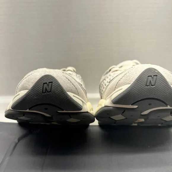 New Balance 9060 Unisex Sneakers Running White/Grey Women 9.5 Men 8 New in Box