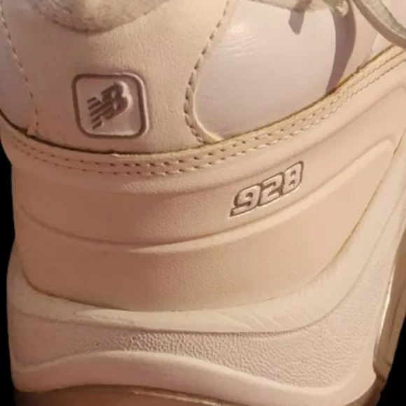 New Balance 928 White Unisex Athletic Sneakers - Sz. 9.5