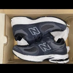 New Balance Casual Shoes Black PC2002BK Size 2
