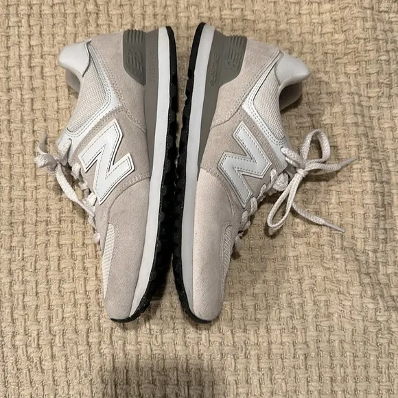 NEW BALANCE CLASSIC 574  WL574EVW SIZE 8 WOMENS MENS 6 1/2