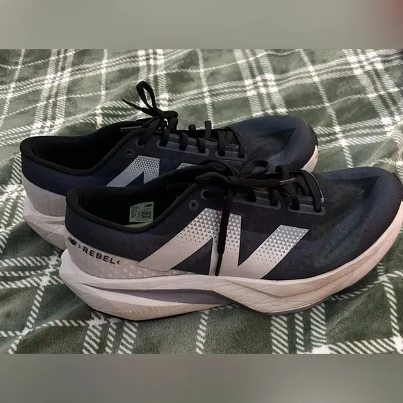 New Balance Men's Fuelcell Rebel v4 Graphite Running Shoes