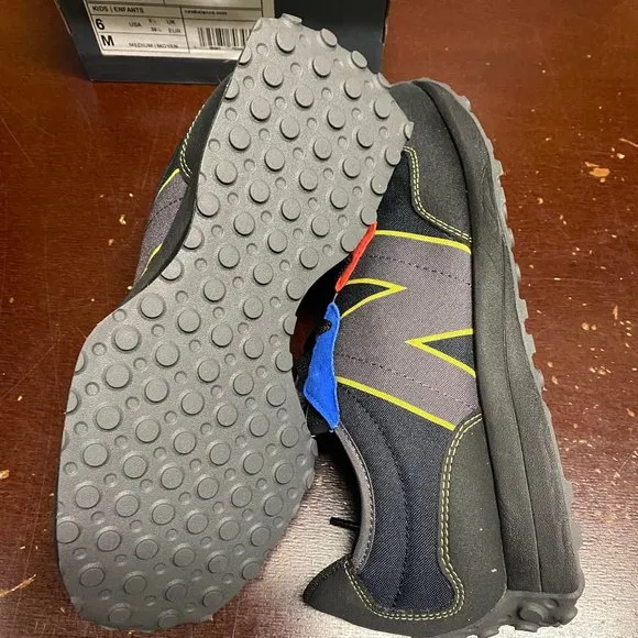 New Balance Unisex Kids Black 327 GS327BC1 Lace Up Sneaker Shoes Size US6 US6.5