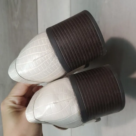 NEW Bandolino Womens Misha3 Croc Heels Shoes sz 10M