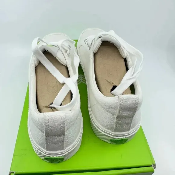 NEW Cariuma Oca Low Top Skate Sneaker Casual Shoes Lace Up Canvas White W7.5/M6