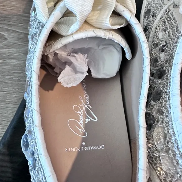NEW Donald J   Lisa Pliner Midori Crystal Sneakers, 8,5M