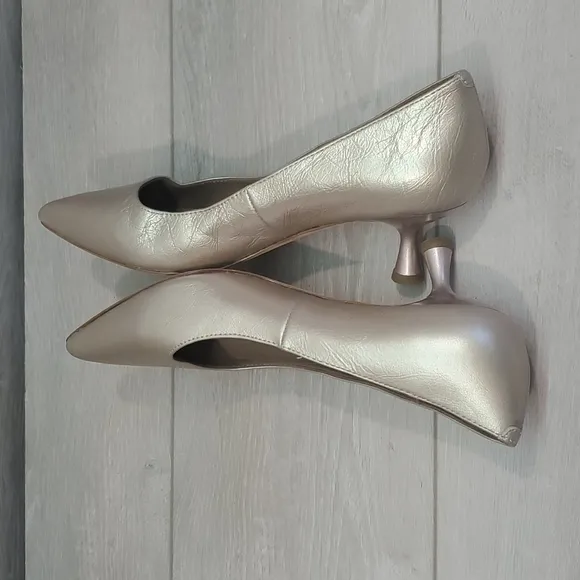 NEW Donald J Pliner Women Dress Heels Pointed Toe shoes sz 6.5M