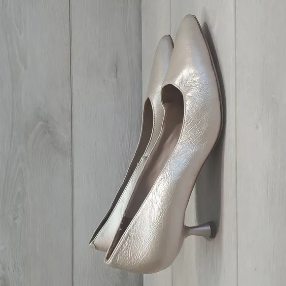 NEW Donald J Pliner Women Dress Heels Pointed Toe shoes sz 6.5M