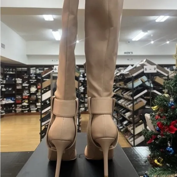 New In Box AAJ By Aminah Elegant Tan Knee-High Women's Boots