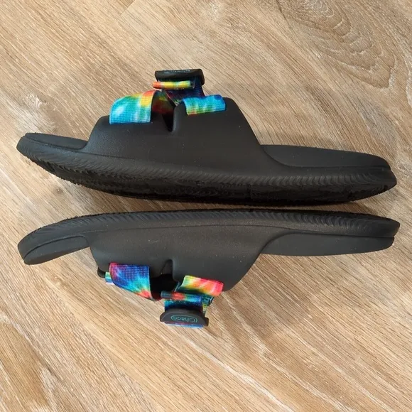 New In Box!❤️ 💛 💙Chaco Women's Tie-Dye Sandals size 7