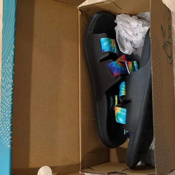 New In Box!❤️ 💛 💙Chaco Women's Tie-Dye Sandals size 7