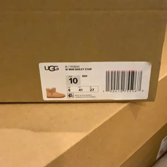 NEW IN BOX UGG AUSTRALIA MINI BAILY STAR BOOTS, SIZE 10