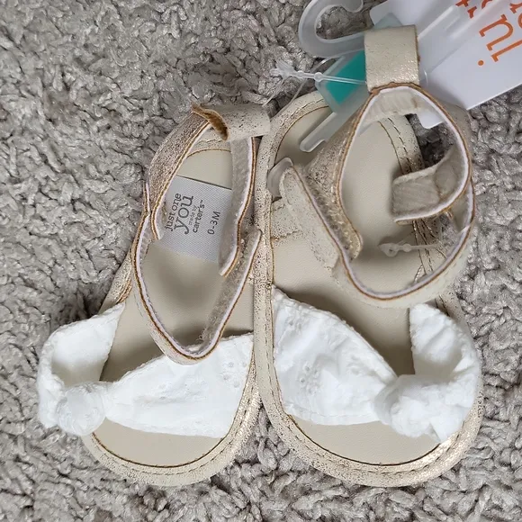NEW LOT of 4 Baby Girl pieces Carter shirt  blanket   sandals   mittens